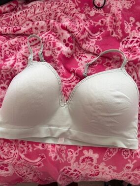 Seamless Light Green Foam-Cup Bralette - Comfortable Everyday Support NWOT.
